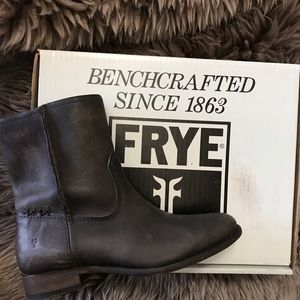 Frye Cara boot